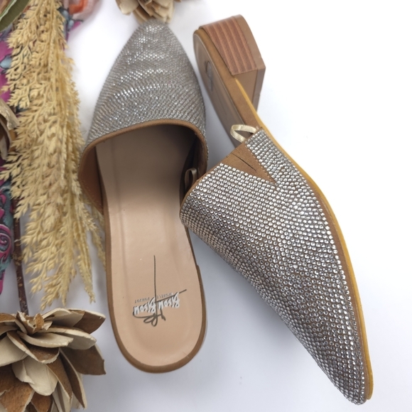 🔴 Bisou Bisou Elegant Silver Women's Mules Sz 7 - Picture 8 of 10